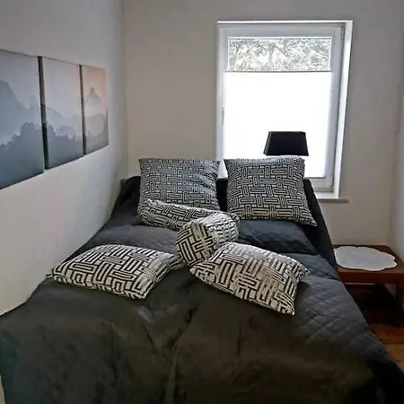 Apartment Gaestehaus Alte Schule Schwarz (Mecklenburgische Seenplatte)